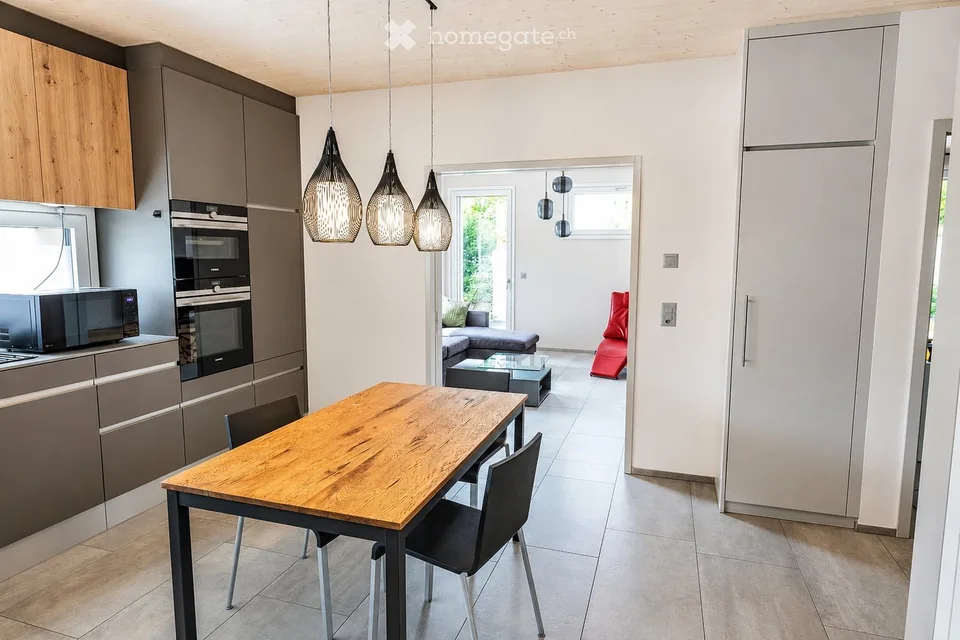 Appartement 2.5 pièces avec une atmosphère de maison et terrasse privée