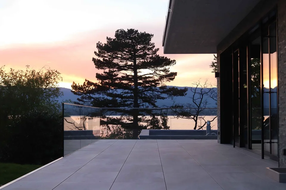 VILLA CONTEMPORAINE TERRASSEE - VUE LAC A DEUX PAS DE LA PLAGE