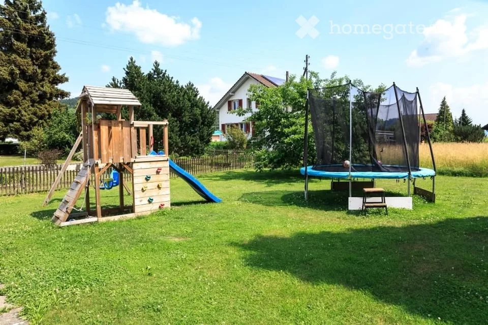 Charmant appartement 4.5 pièces avec balcon et belle vue à Ramsen