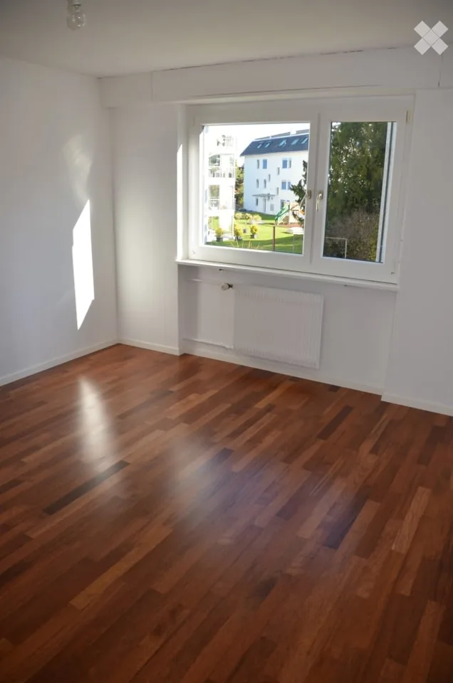 Befristet bis März 2028 Sehr ruhige, stadtnahe und doch im Grünen gelegene Wohnung mit Cheminee