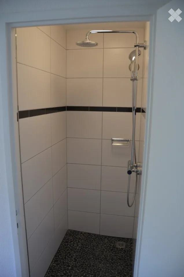 Befristet bis März 2028 Sehr ruhige, stadtnahe und doch im Grünen gelegene Wohnung mit Cheminee
