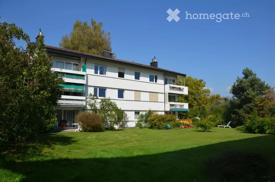 Befristet bis März 2028 Sehr ruhige, stadtnahe und doch im Grünen gelegene Wohnung mit Cheminee