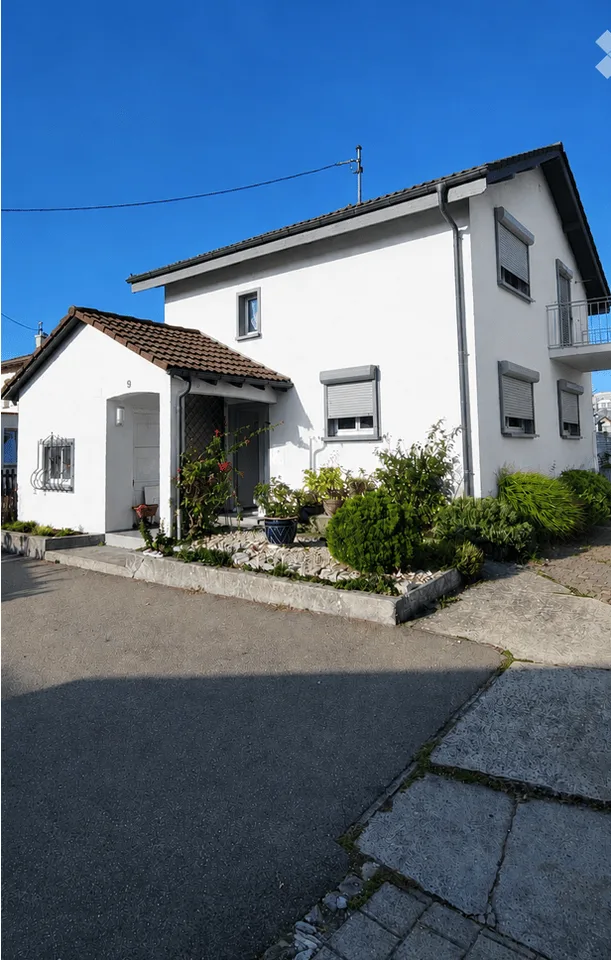 Detached 4.5-room single-family house with large garden and garage in 8181 Höri