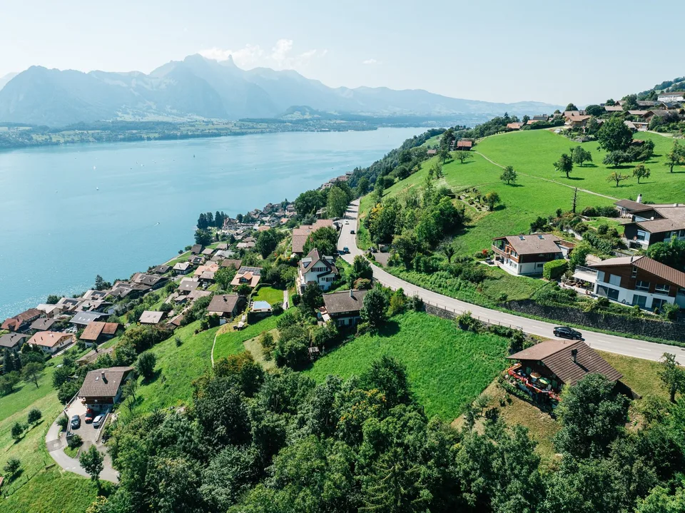 Ampia parcelle di terreno edificabile con vista spettacolare a Sigriswil – foto 2 di 7