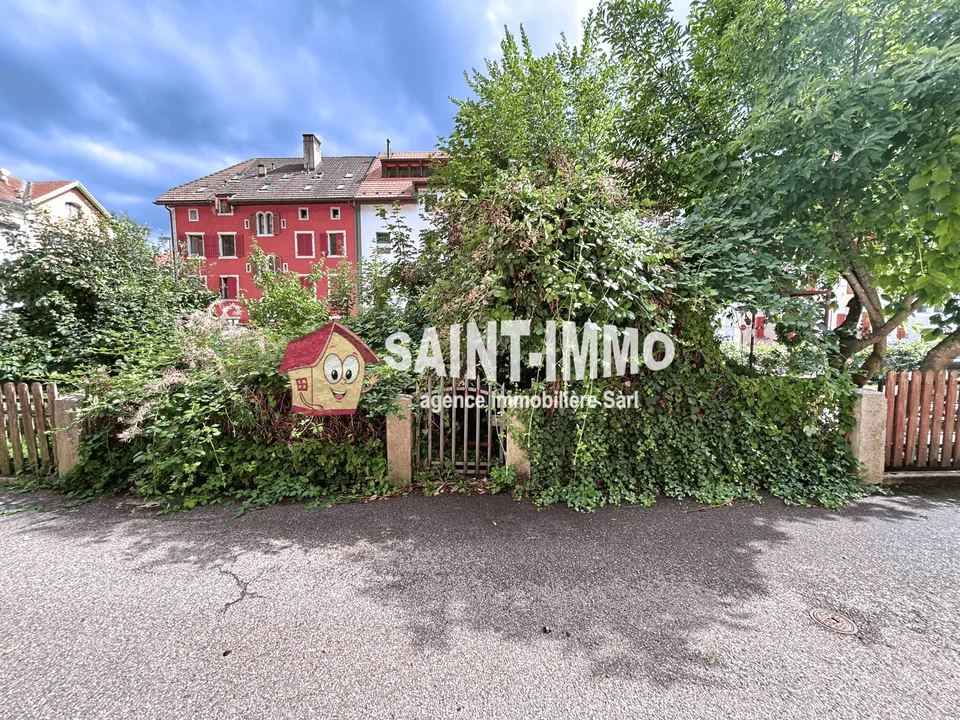 Mietshaus zu renovieren mit 3 Wohnungen, einem Anbau und einem Gartengrundstück – Foto 3 von 8