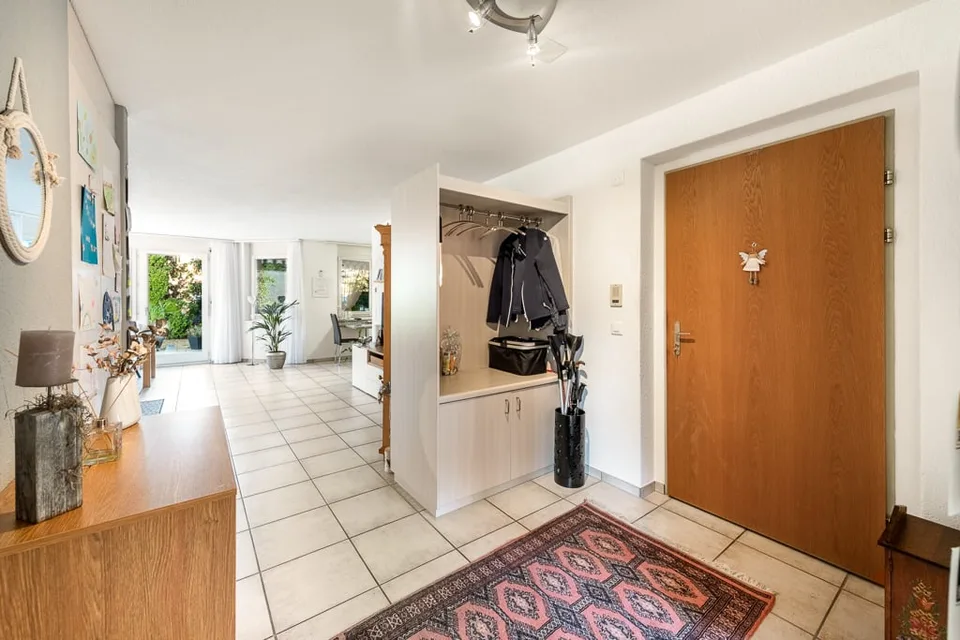 Casa multifamiliare attraente in una zona residenziale molto richiesta – foto 2 di 9
