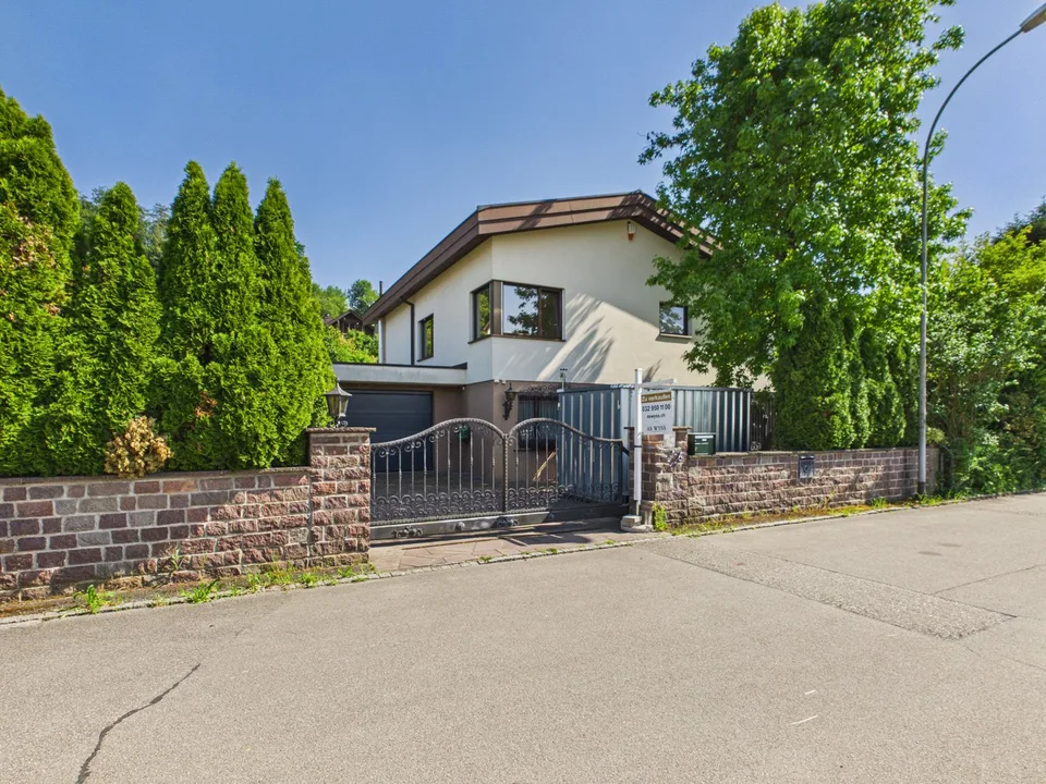 Exklusives 7.5-Zimmer-Einfamilienhaus mit Pool, Wintergarten und viel Privatsphäre in Arch BE – Foto 23 von 25
