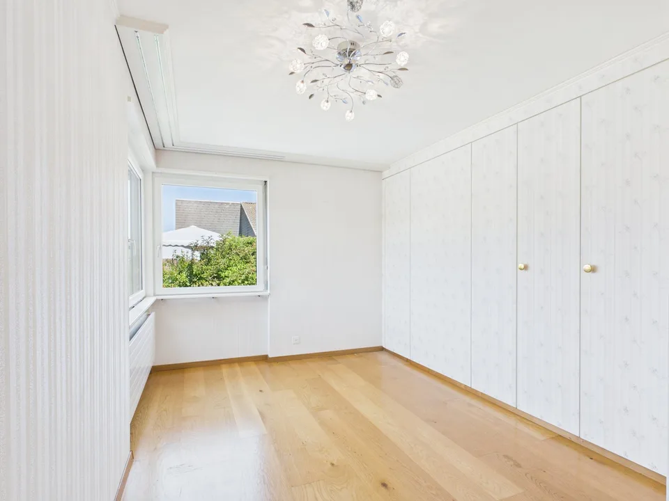 Exklusives 7.5-Zimmer-Einfamilienhaus mit Pool, Wintergarten und viel Privatsphäre in Arch BE – Foto 9 von 25