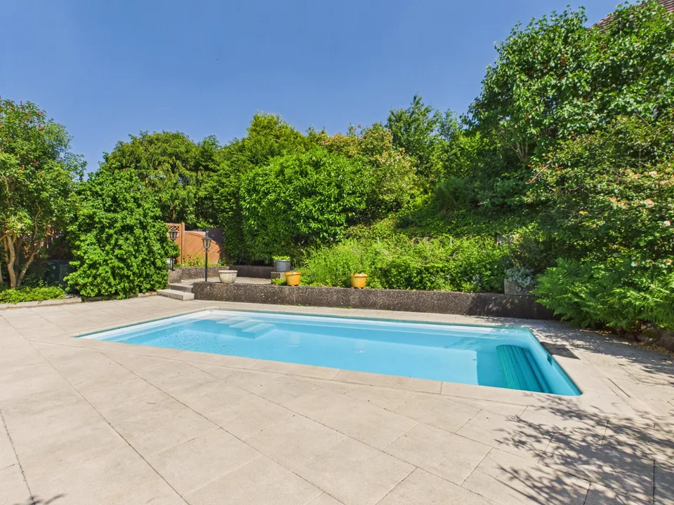 Exklusives 7.5-Zimmer-Einfamilienhaus mit Pool, Wintergarten und viel Privatsphäre in Arch BE – Foto 20 von 25