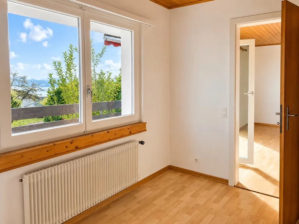 Maison de famille charmante avec studio et vue lac impressionnante – vivre au-dessus du lac de Thoune – photo 4 sur 13