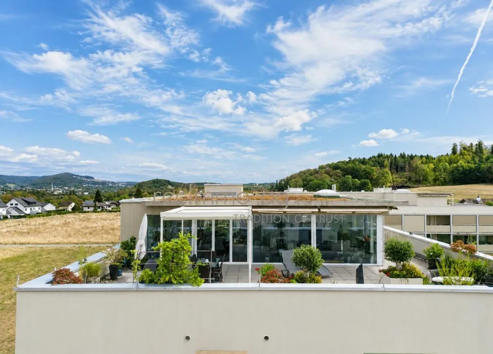 Grosszügige 4.5-Zimmer-Wohnung mit aussergewöhnlicher 145 m² Terrasse in Koblenz – Foto 4 von 7