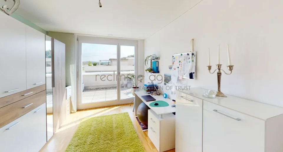 Grosszügige 4.5-Zimmer-Wohnung mit aussergewöhnlicher 145 m² Terrasse in Koblenz – Foto 2 von 7