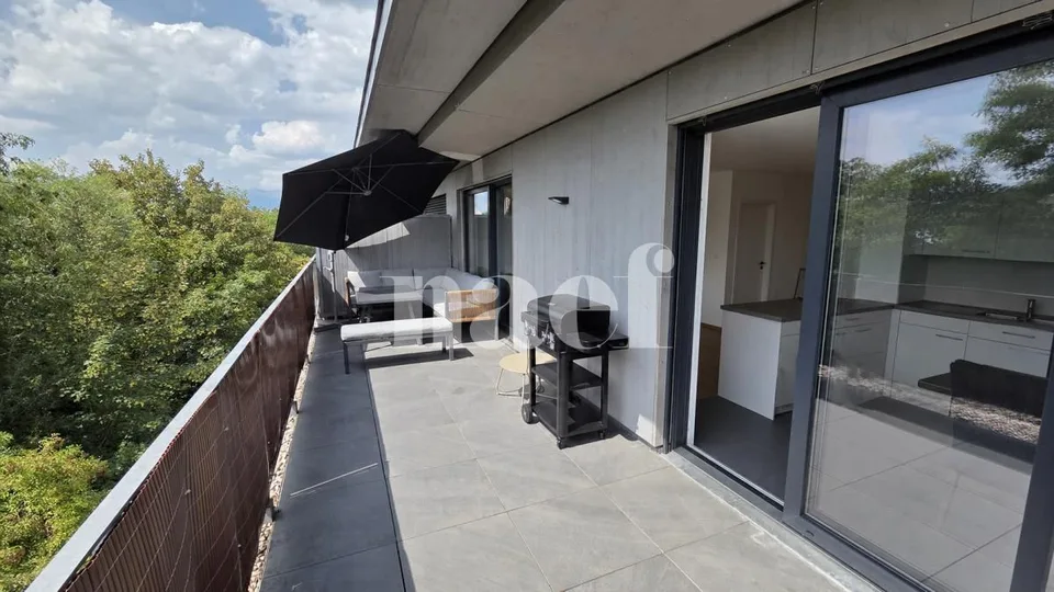 Vier-Zimmer-Wohnung mit großer Loggia!