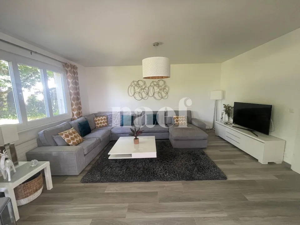 Beautiful individual villa, completely renovated, 5.5 rooms with large garden