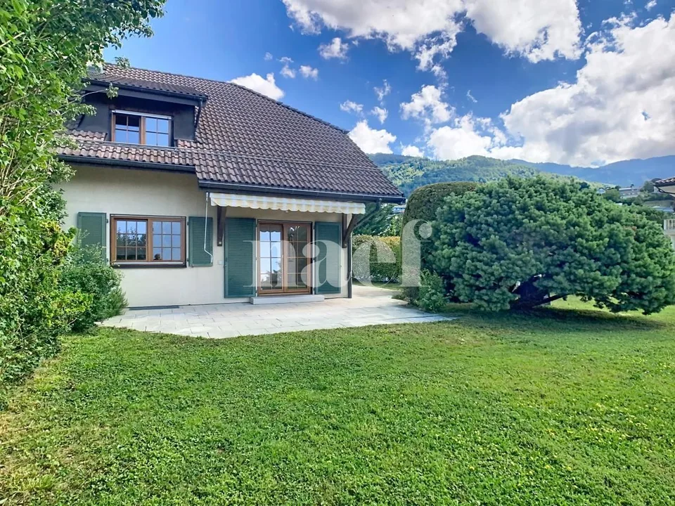 Semi-detached house with 4.5 rooms