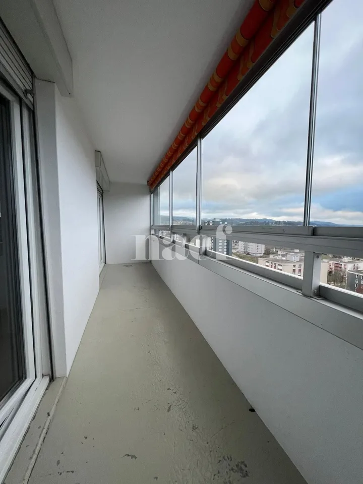 Wohnung mit 4.5 Zimmern und schöner freier Aussicht – Foto 7 von 8