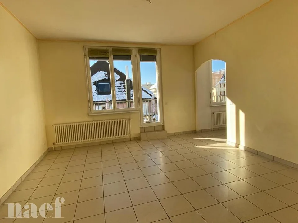 Bell'appartamento di 3 locali luminoso con ampio balcone a forma di L – foto 6 di 12