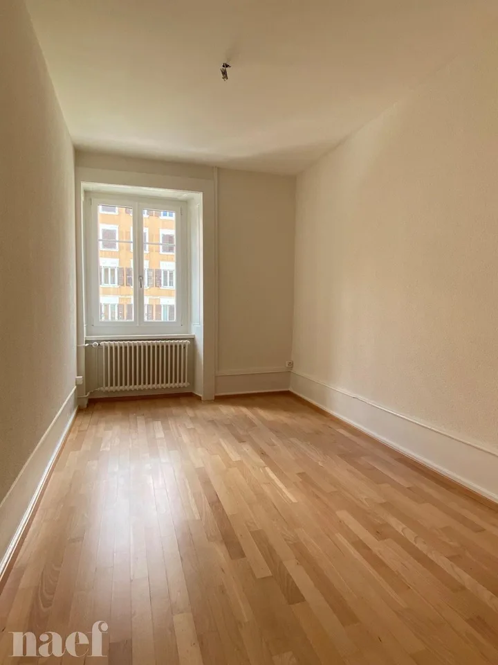 3 locali al 2° piano vicino al centro città – foto 10 di 12