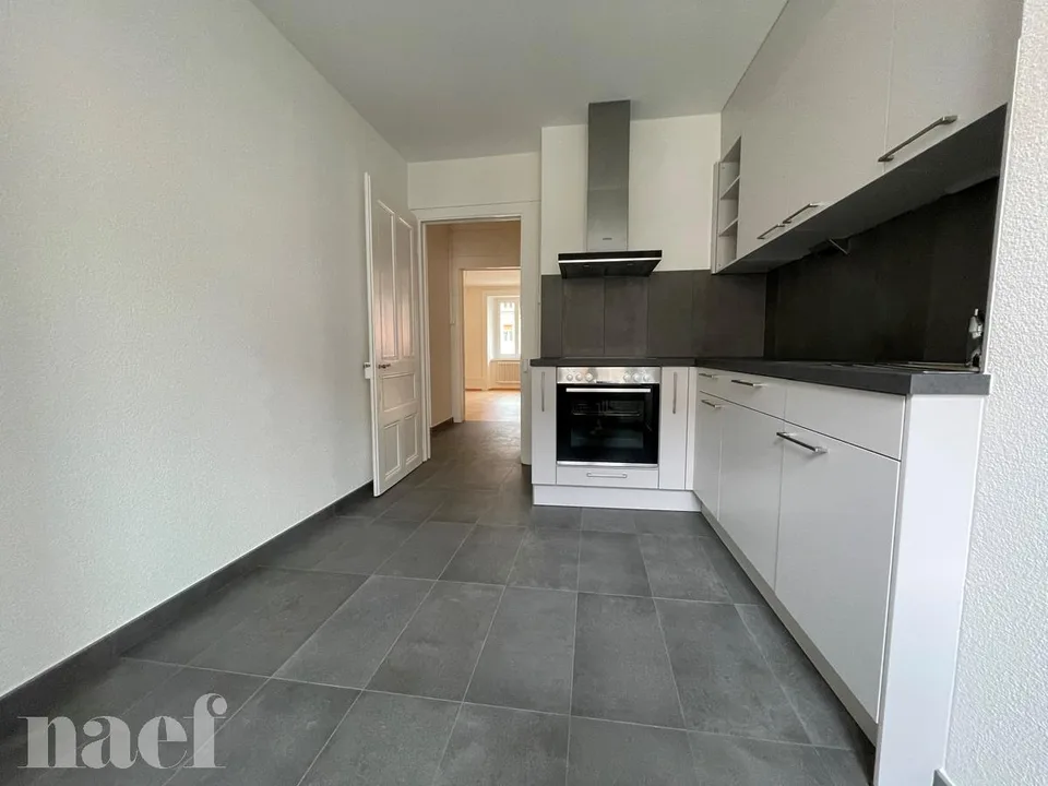 3 locali al 2° piano vicino al centro città – foto 6 di 12