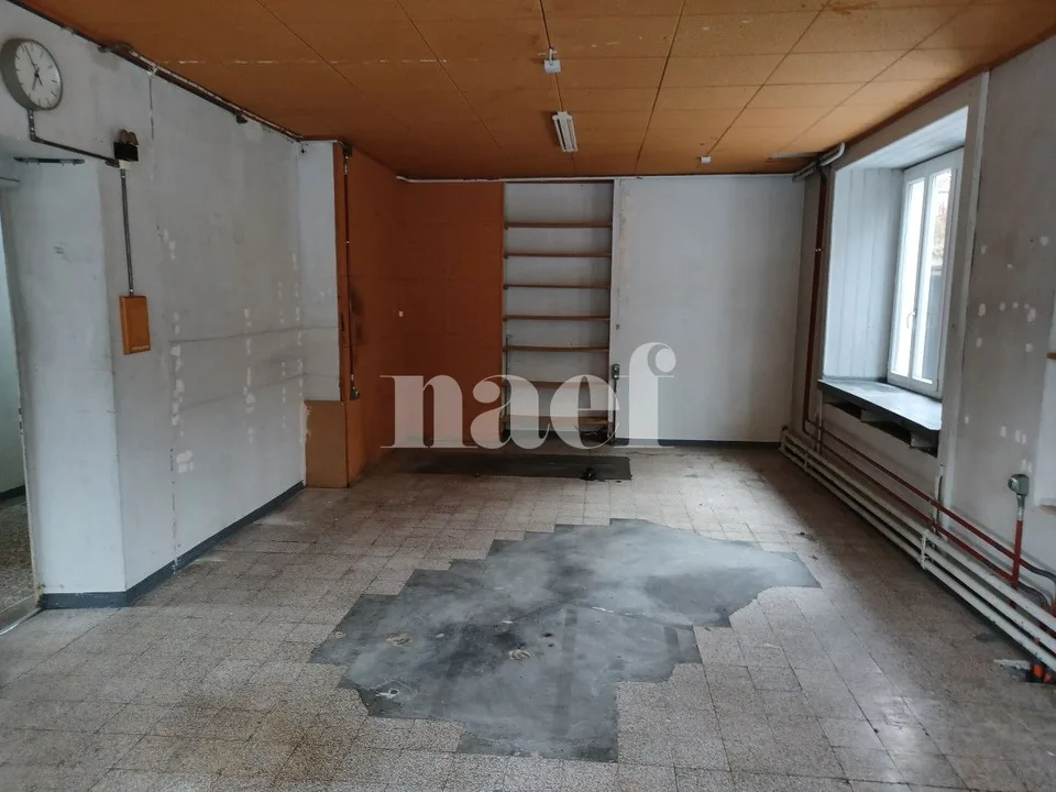 Locale commerciale luminoso di circa 200m2 – foto 9 di 13