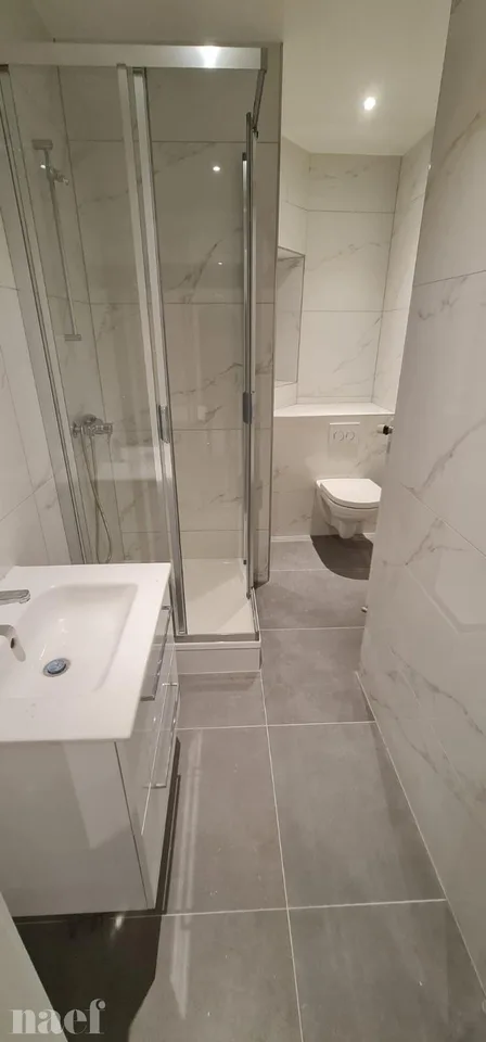 Appartement de 4 pièces rénové récemment avec balcon et véranda – photo 8 sur 10