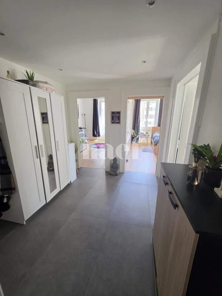 Appartement de 4 pièces rénové récemment avec balcon et véranda – photo 6 sur 10