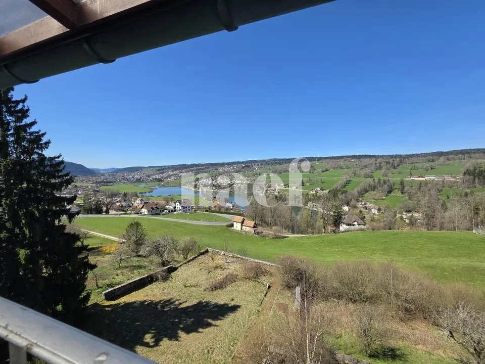 Appartement de 4 pièces rénové récemment avec balcon et véranda – photo 9 sur 10