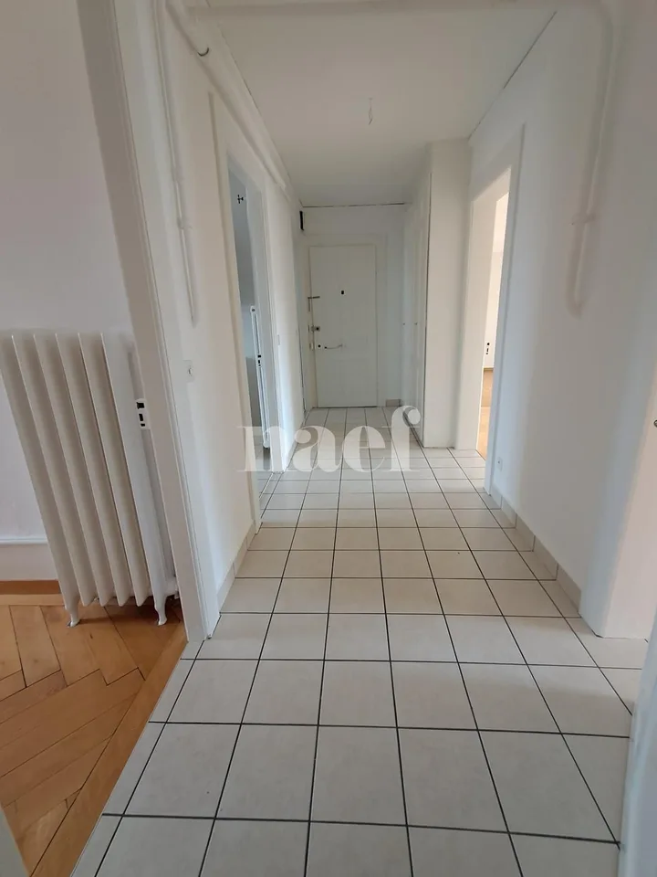 Vier-Zimmer-Wohnung im 4. Stock – Foto 10 von 13