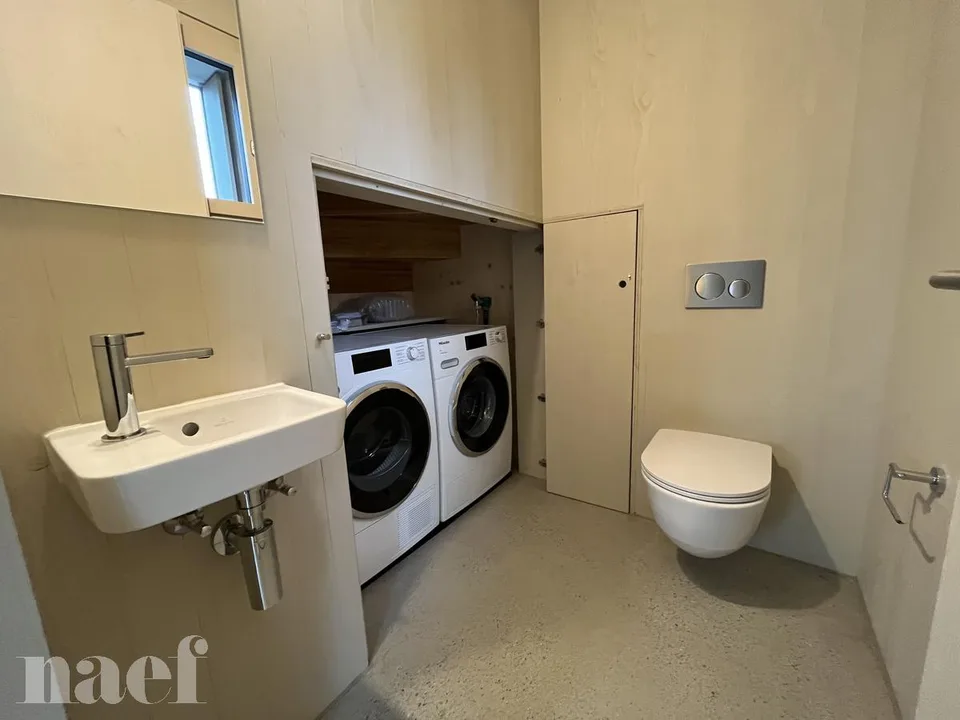 Bello appartamento triplex di 3.5 locali con giardino a Corminboeuf!
