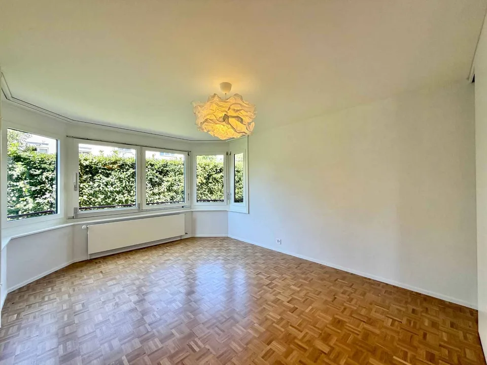 Spacious 5.5-room renovated apartment with garden
