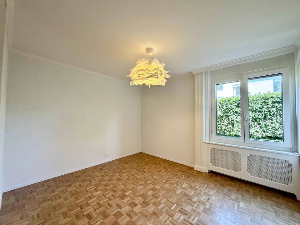 Spacious 5.5-room renovated apartment with garden