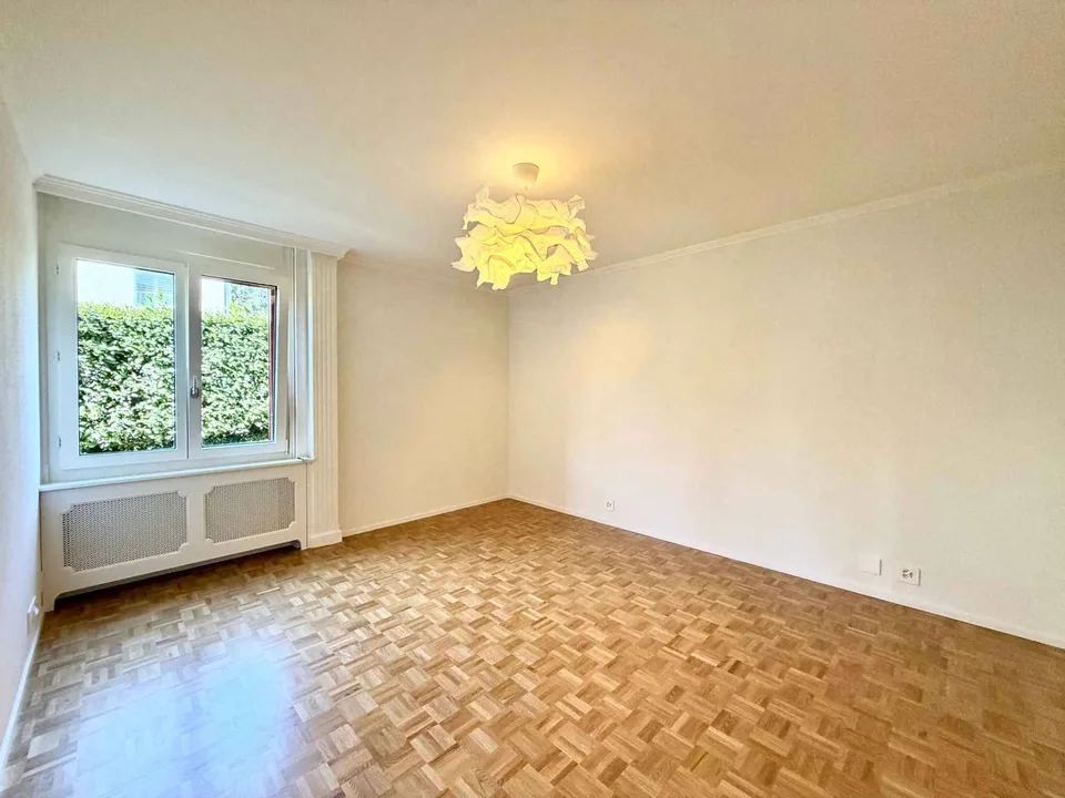 Spacious 5.5-room renovated apartment with garden