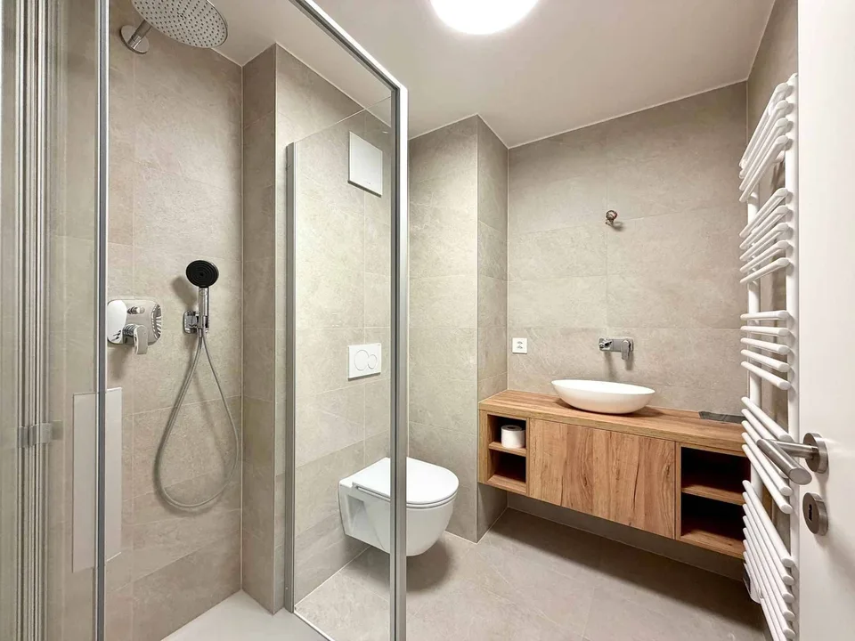 Spacious 5.5-room renovated apartment with garden