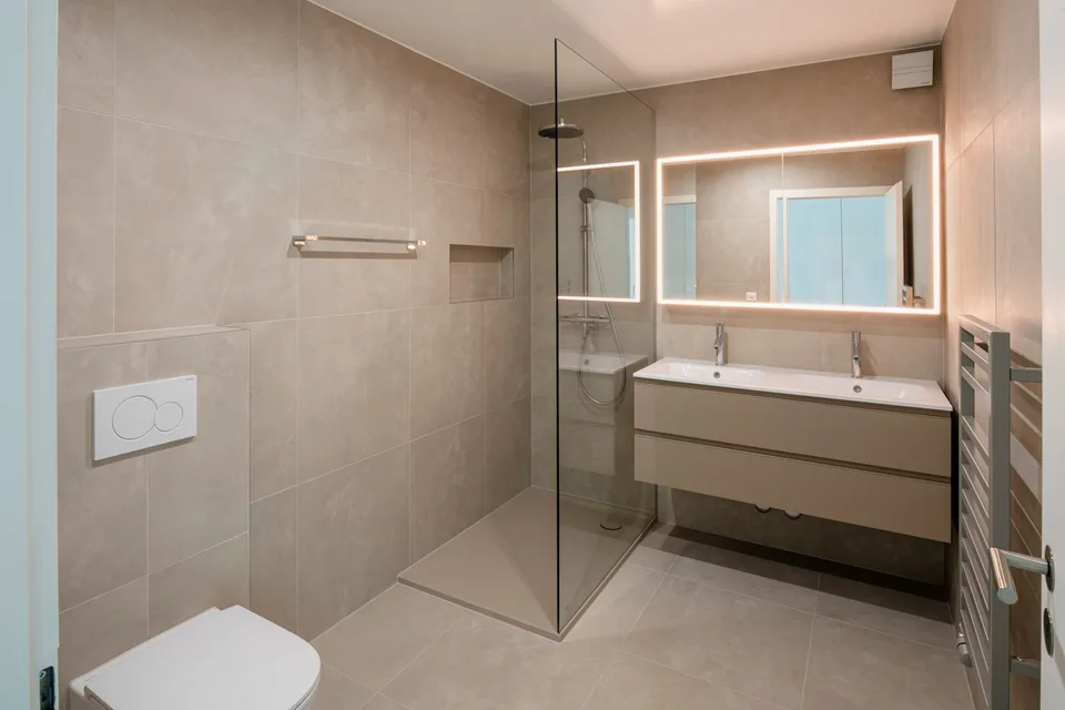 Appartamento di 4,5 locali completamente ristrutturato "di alto standing" – foto 7 di 11