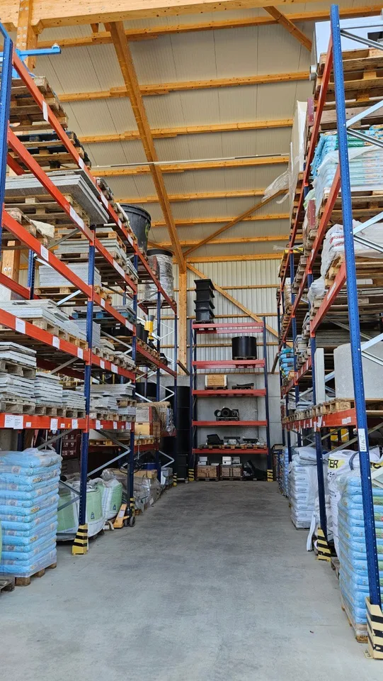 Covered, open warehouse – photo 6 of 10