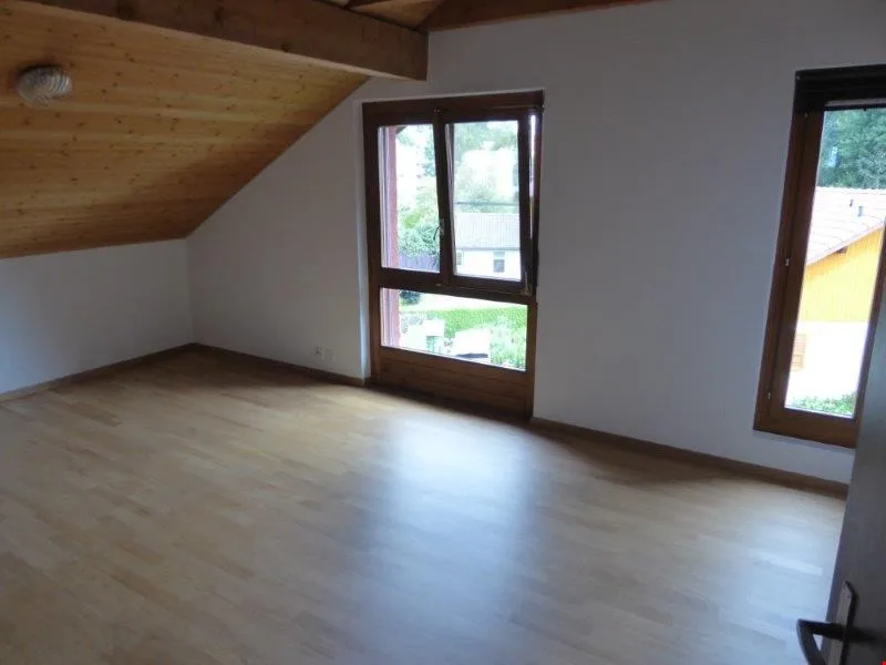 Appartement spacieux 6 pièces avec balcon et belle vue à Kerzers