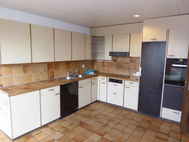 Appartement spacieux 6 pièces avec balcon et belle vue à Kerzers
