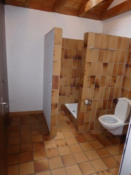 Appartement spacieux 6 pièces avec balcon et belle vue à Kerzers