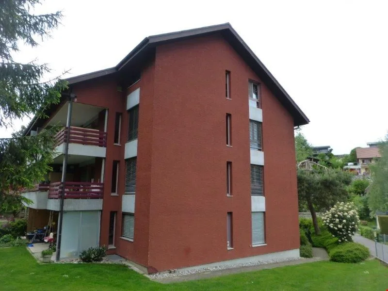 Appartement spacieux 6 pièces avec balcon et belle vue à Kerzers