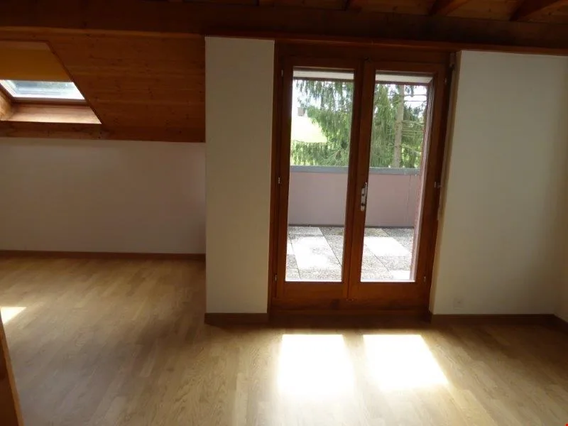 Appartement spacieux 6 pièces avec balcon et belle vue à Kerzers