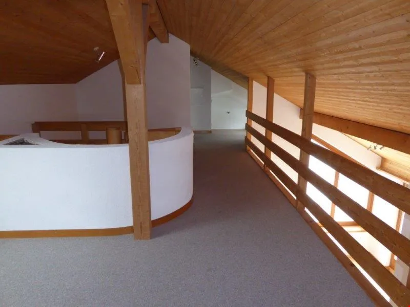 Appartement spacieux 6 pièces avec balcon et belle vue à Kerzers