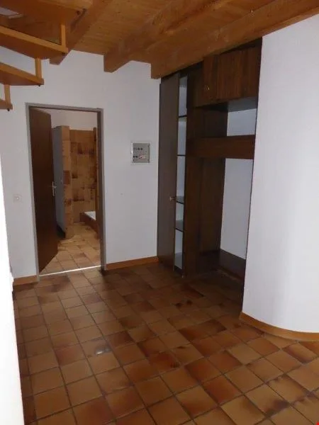 Appartement spacieux 6 pièces avec balcon et belle vue à Kerzers