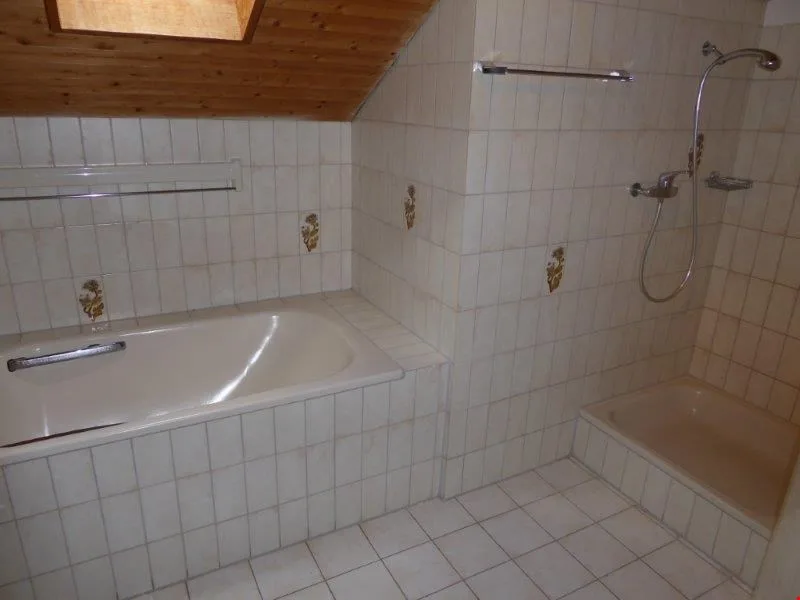 Appartement spacieux 6 pièces avec balcon et belle vue à Kerzers
