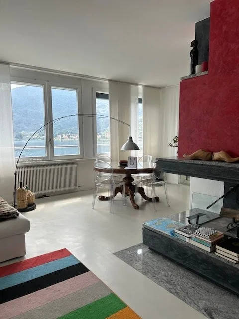 Elegante appartamento ammobiliato direttamente sul lago