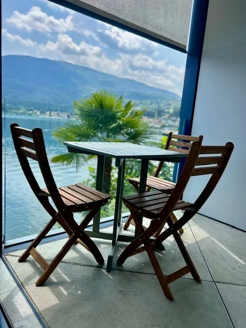 Elegante appartamento ammobiliato direttamente sul lago