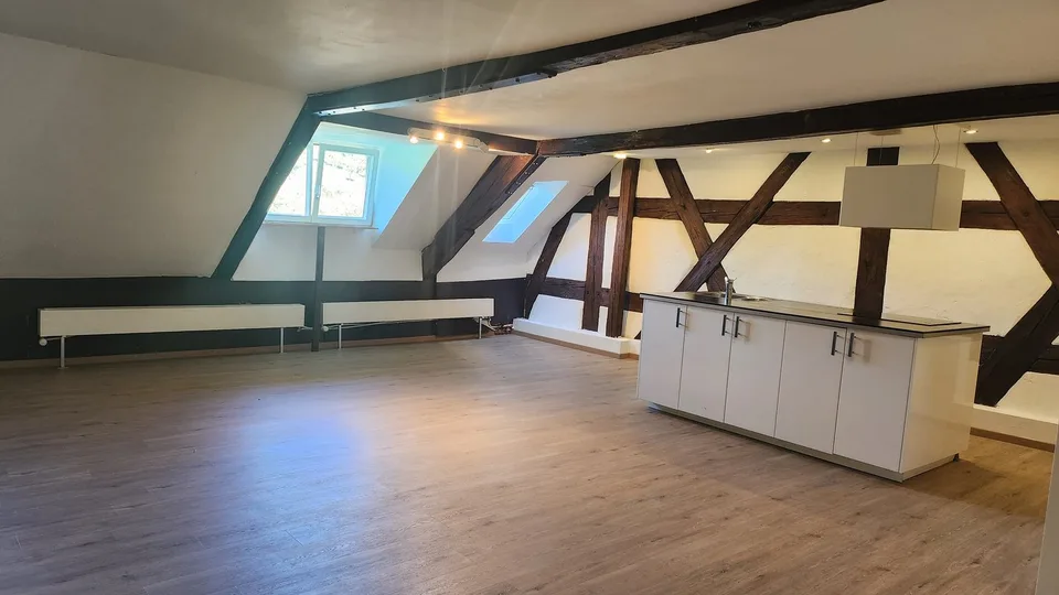 Appartamento mansardato 3.5 locali con charme in affitto a Kaiserstuhl