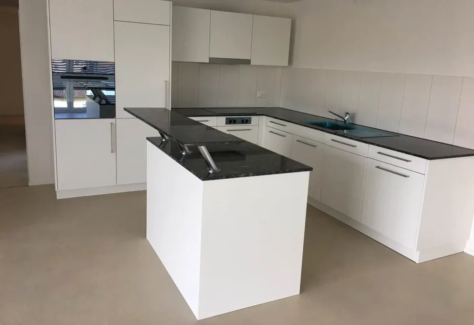 Bright 5.5-room attic apartment with balcony in Aesch ZH – available from September 2026