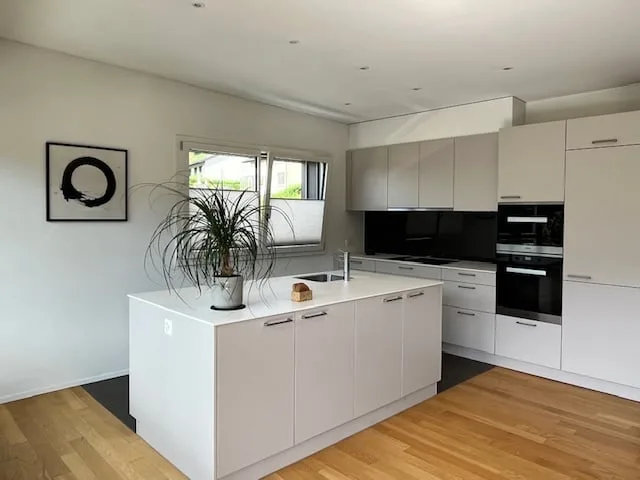 Helle 5.5-Zimmer-Wohnung mit Pilatusblick in Adligenswil