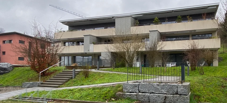 Helle 5.5-Zimmer-Wohnung mit Pilatusblick in Adligenswil