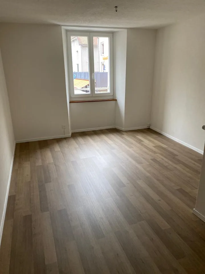 Zu vermieten: 3-Zimmer-Wohnung - Place du 16 Mars 8, St-Imier